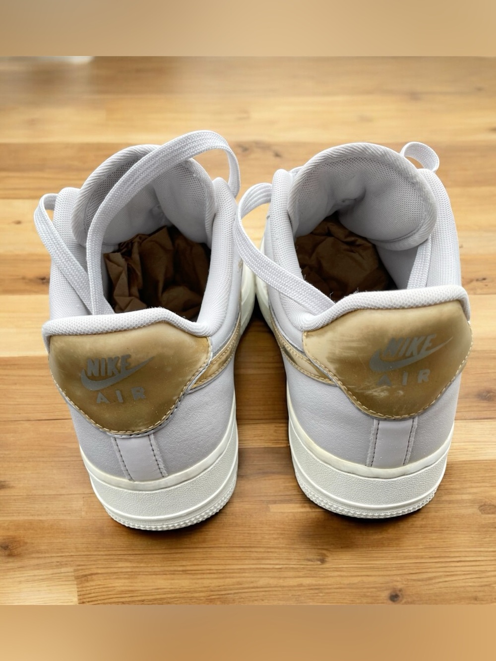 Nike Air Force 1 Women’s Sneakers White Gold Size US 8 EUR 39 CM 25 Authentic - Picture 5 of 9